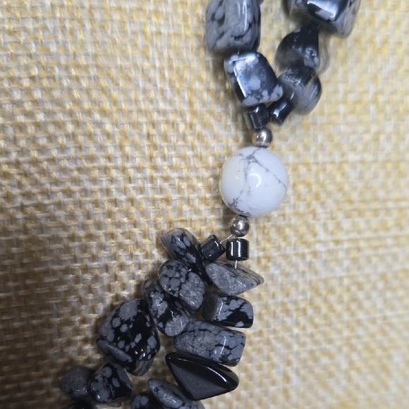 Snowflake Obsidian and Cream/White Howlite Silver Tone Beaded Necklace - Picture 7 of 9